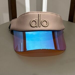 ALO YOGA AIRLIFT SOLAR VISOR